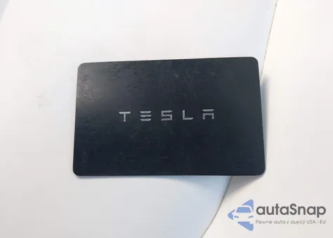 2023 Tesla Model Y Awd/Long Range Dual Motor All-Wheel Drive z USA, uszkodzony, nr VIN 7SAYGDEE9PF891902